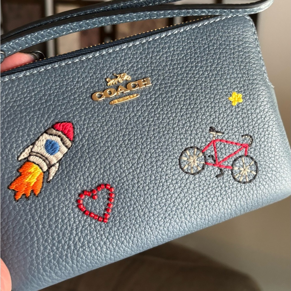 Authentic COACH Leather heart/spaceship/bicycle zip top card wristlet - Picture 2 of 11